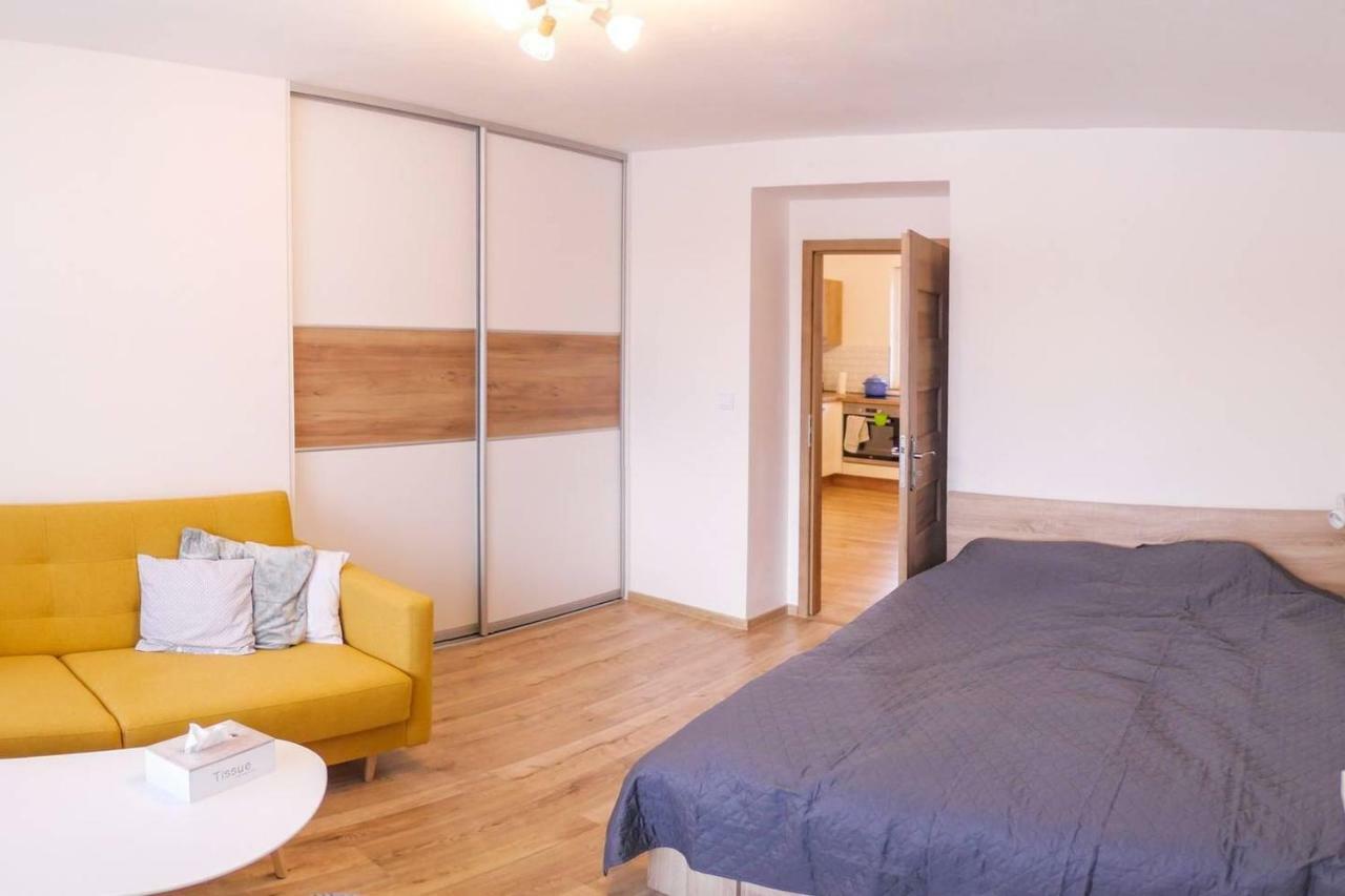 2 Bedroom Flat In The Heart Of Липтовски-Микулаш Экстерьер фото