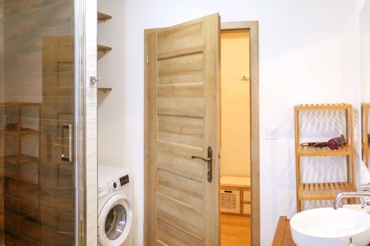 2 Bedroom Flat In The Heart Of Липтовски-Микулаш Экстерьер фото