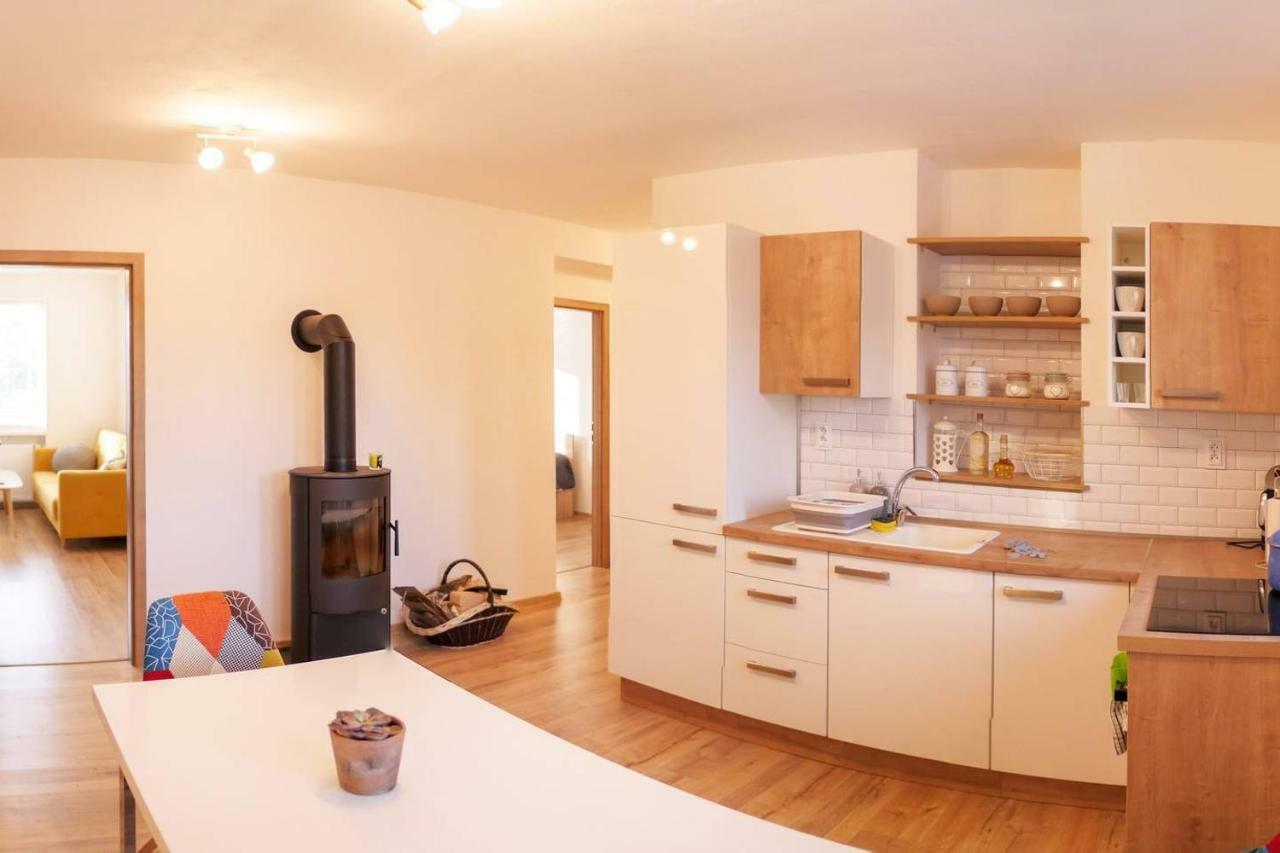 2 Bedroom Flat In The Heart Of Липтовски-Микулаш Экстерьер фото